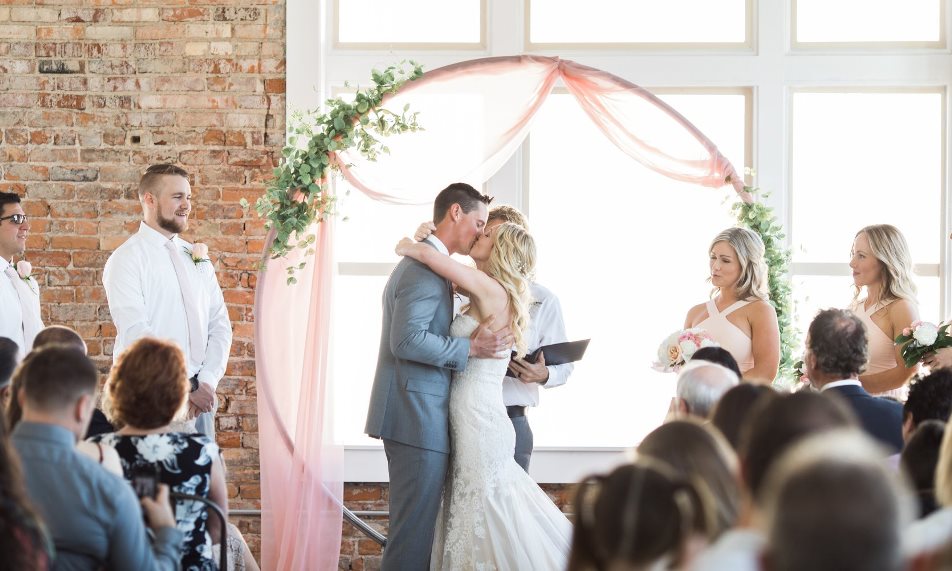 Ogden-Utah-Wedding-Venue-The-Fifth-Floor-bride-and-groom-kissing